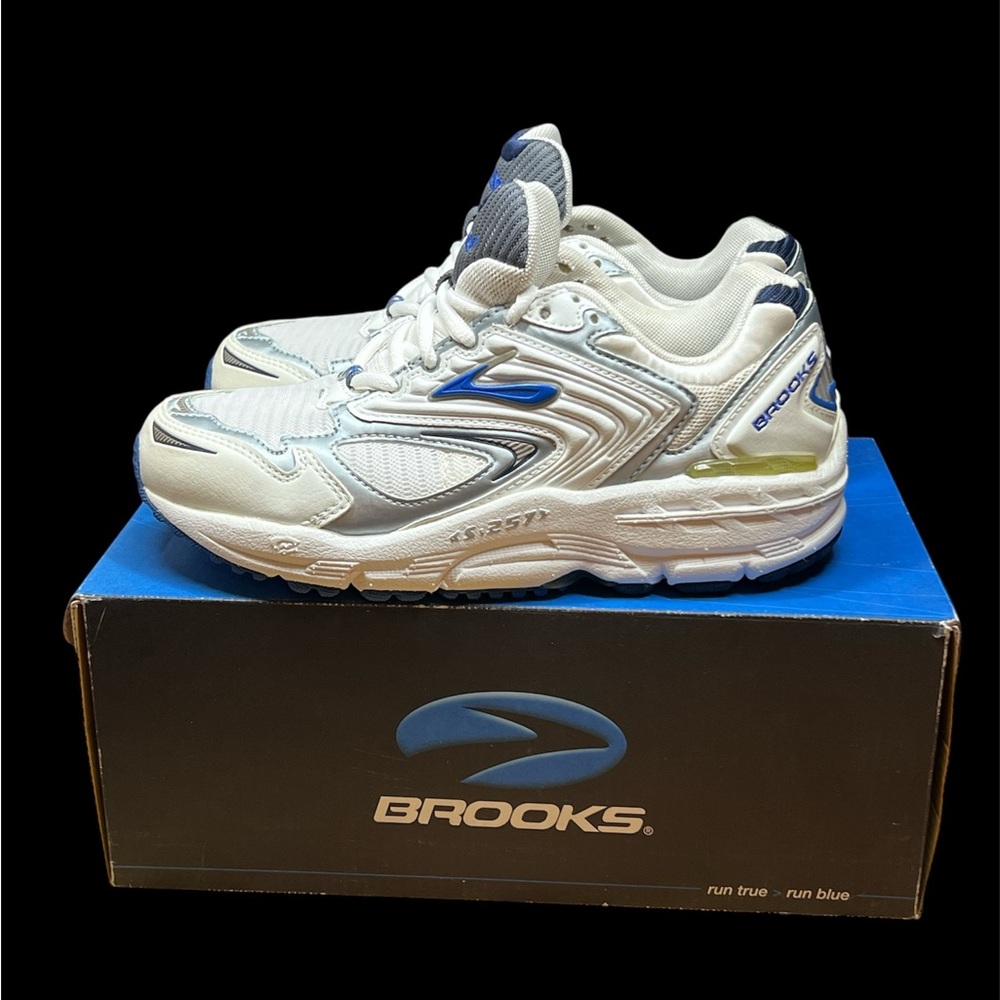 Size 6 WIDE - BROOKS Ariel Women Shoes WHT/PVMT 42101 192